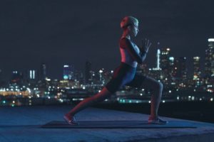 Nike Pro HyperCool 女子長袖訓練上衣全新包邊收腰面料 塑造修身美感